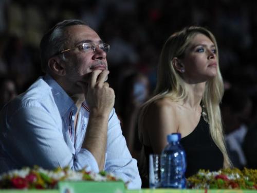 Меладзе и Брежнева выставили на продажу.. Вера Брежнева и Константин Меладзе продают за 300 млн свой особняк в Подмосковье 01 Меладзе и Брежнева выставили на продажу.. Вера Брежнева и Константин Меладзе продают за 300 млн свой особняк в Подмосковье 01