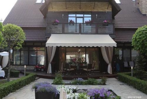 В каком стиле построена дача Диброва Вилла Паулина. Семейная вилла