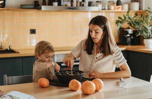 Какие пищевые продукты можно приготовить из тыквенных корков. Что приготовить из остатков тыквы на Хеллоуин: восемь простых блюд, которые будут есть даже мужчины