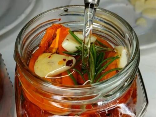 Можно ли вялить розовые помидоры. Вяленые помидоры в домашних условиях. 11 рецептов приготовления в сушилке или духовке