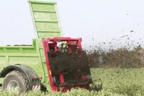 Какие инструменты нужны для внесения навоза на дачу. Описание разбрасывателя органических удобрений