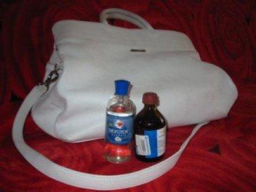 Как почистить кожаную сумку внутри. Как постирать подкладку сумки