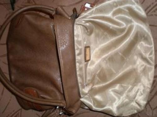 Как почистить кожаную сумку внутри. Как постирать подкладку сумки
