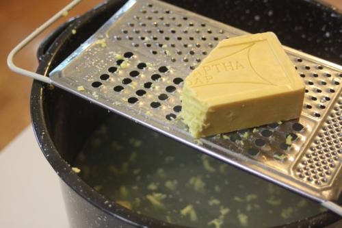 Как почистить кожаную сумку в домашних условиях. Чем и как почистить белую кожаную сумку в домашних условиях 07