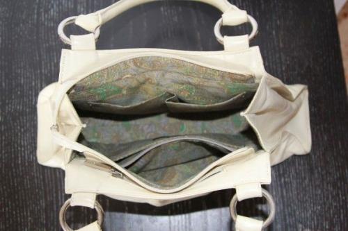 Как почистить кожаную сумку внутри. Как постирать подкладку сумки