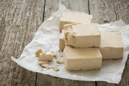 Подкормка клубники весной. Подкормка клубники народными средствами